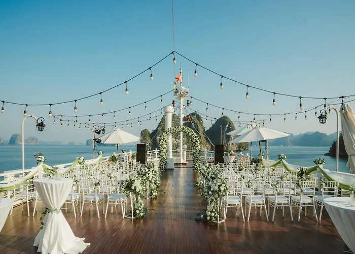 The Au Co Cruise - Longest Cruise 2 Bays Hạ Long
