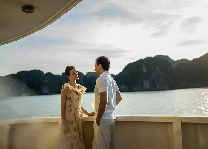 The Au Co Cruise - Longest Cruise 2 Bays  Hạ Long
