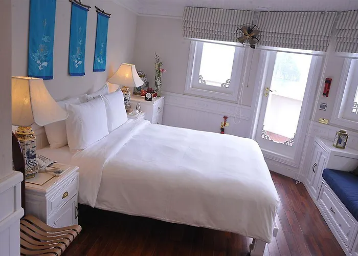 The Au Co Cruise - Longest Cruise 2 Bays  5*