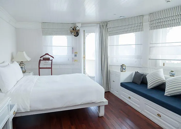 The Au Co Cruise - Longest Cruise 2 Bays 5* Ha Long